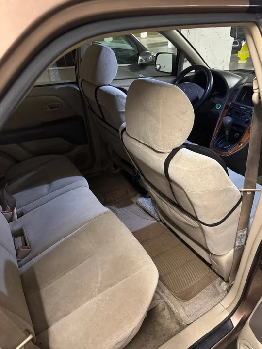 1999 Lexus RX 1st Gen - Image 9 of 13