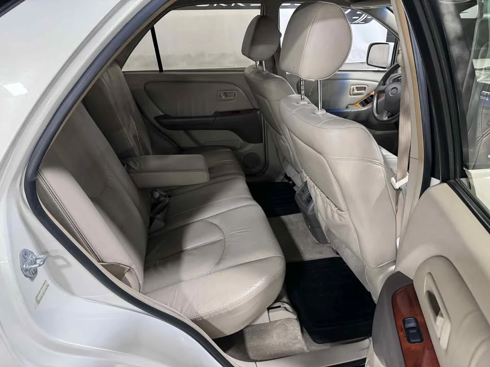 1999 Lexus RX 1st Gen - Image 15 of 16