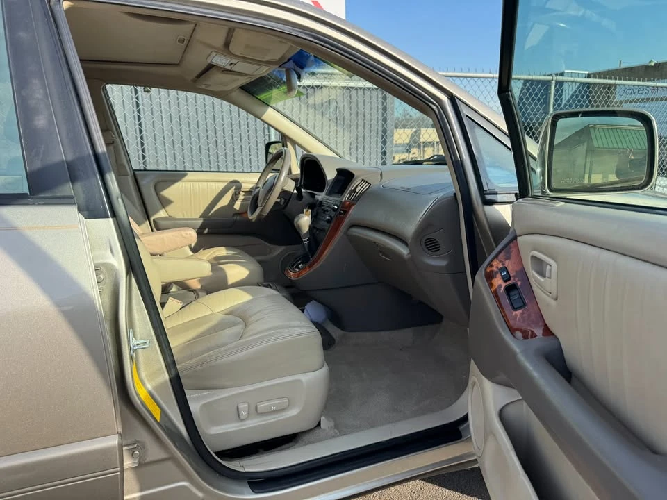 1999 Lexus RX 1st Gen - Image 12 of 19
