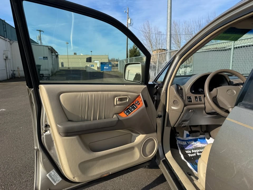 1999 Lexus RX 1st Gen - Image 9 of 19