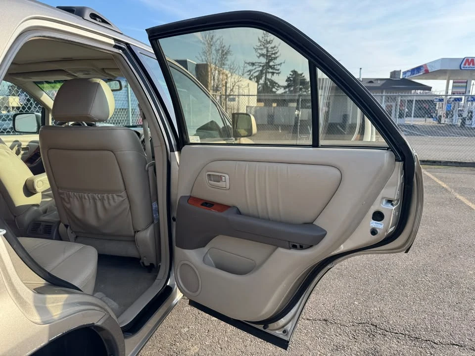 1999 Lexus RX 1st Gen - Image 13 of 19