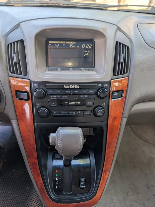 1999 Lexus RX 1st Gen - Image 6 of 12