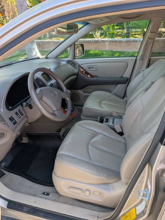 1999 Lexus RX 1st Gen - Image 9 of 12