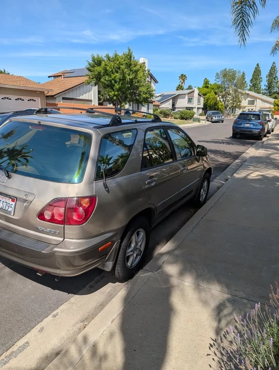 1999 Lexus RX 1st Gen - Image 4 of 12