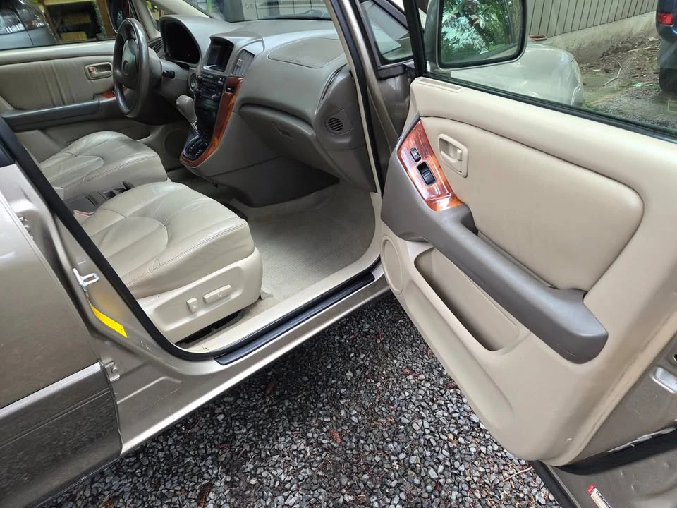 1999 Lexus RX 1st Gen - Image 4 of 12