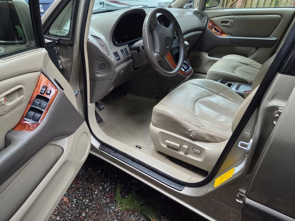 1999 Lexus RX 1st Gen - Image 3 of 12