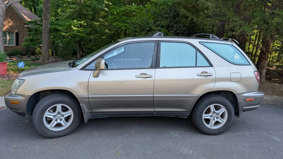 1999 Lexus RX 1st Gen - Image 2 of 9