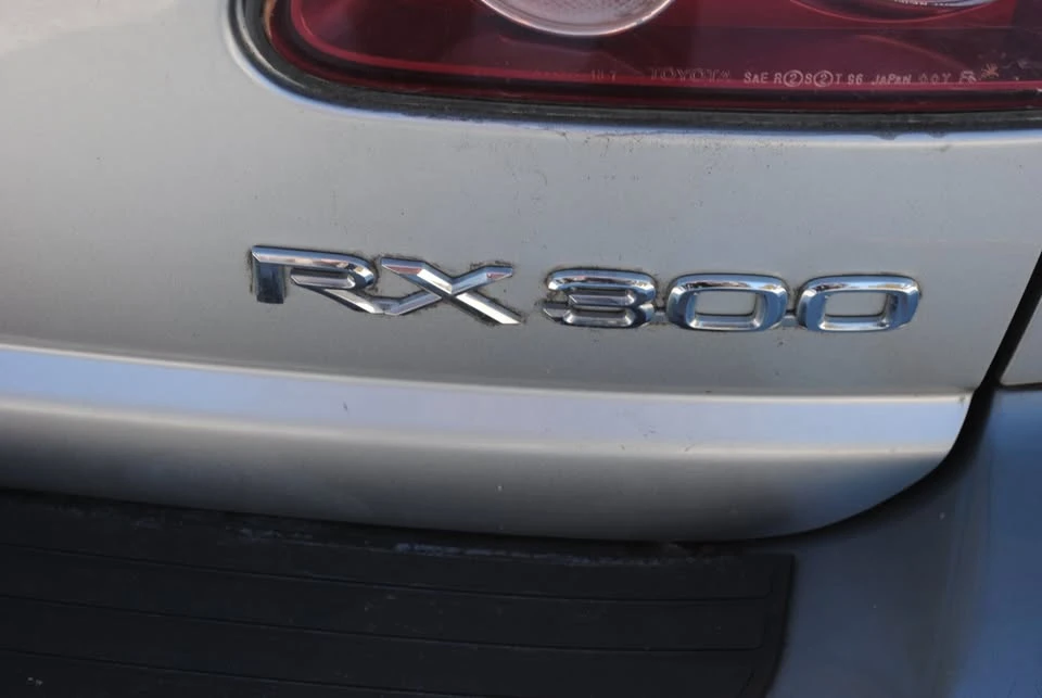 1999 Lexus RX 1st Gen - Image 5 of 14