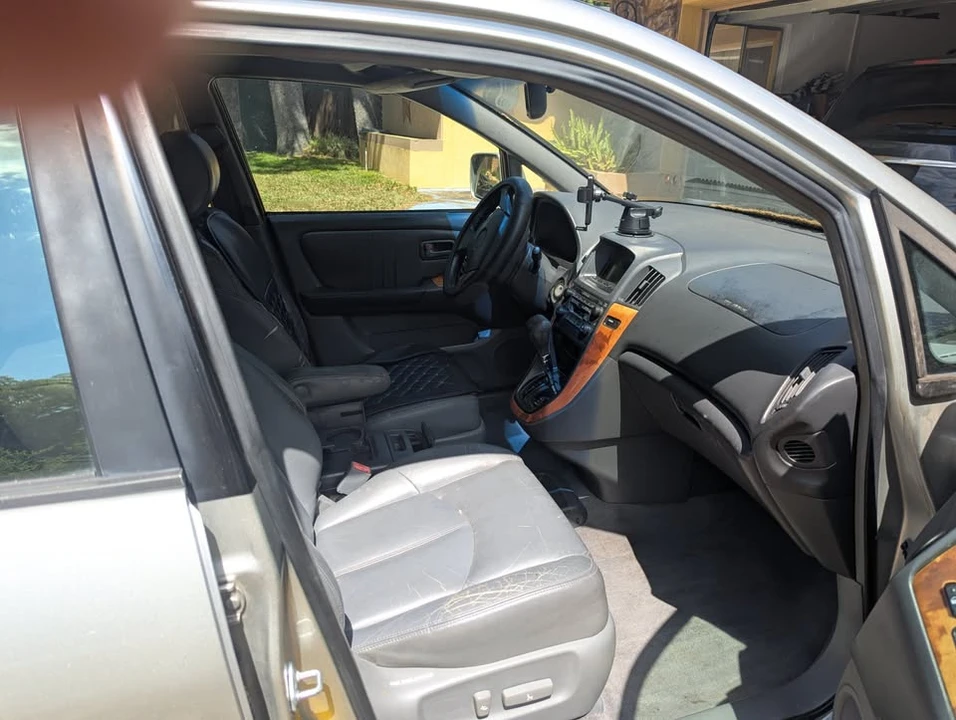 1999 Lexus RX 1st Gen - Image 5 of 9