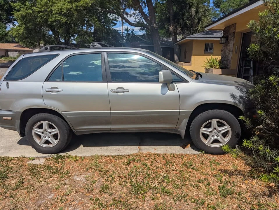 1999 Lexus RX 1st Gen - Image 4 of 9