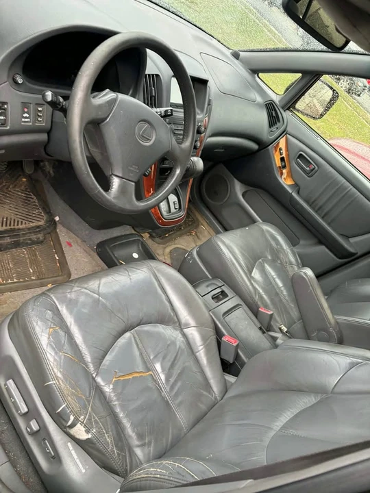 1999 Lexus RX 1st Gen - Image 2 of 3
