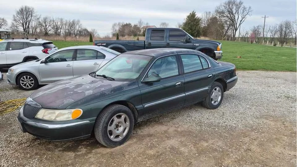 1999 Lincoln Continental 9th Gen - Image 2 of 2