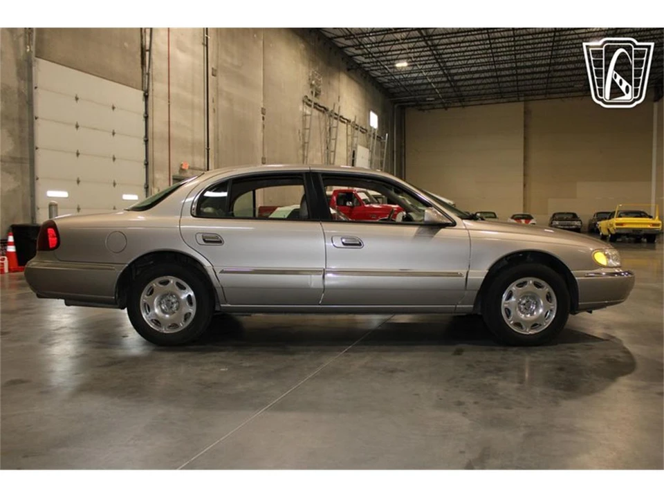 1999 Lincoln Continental 9th Gen - Image 22 of 31