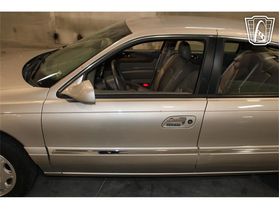 1999 Lincoln Continental 9th Gen - Image 27 of 31