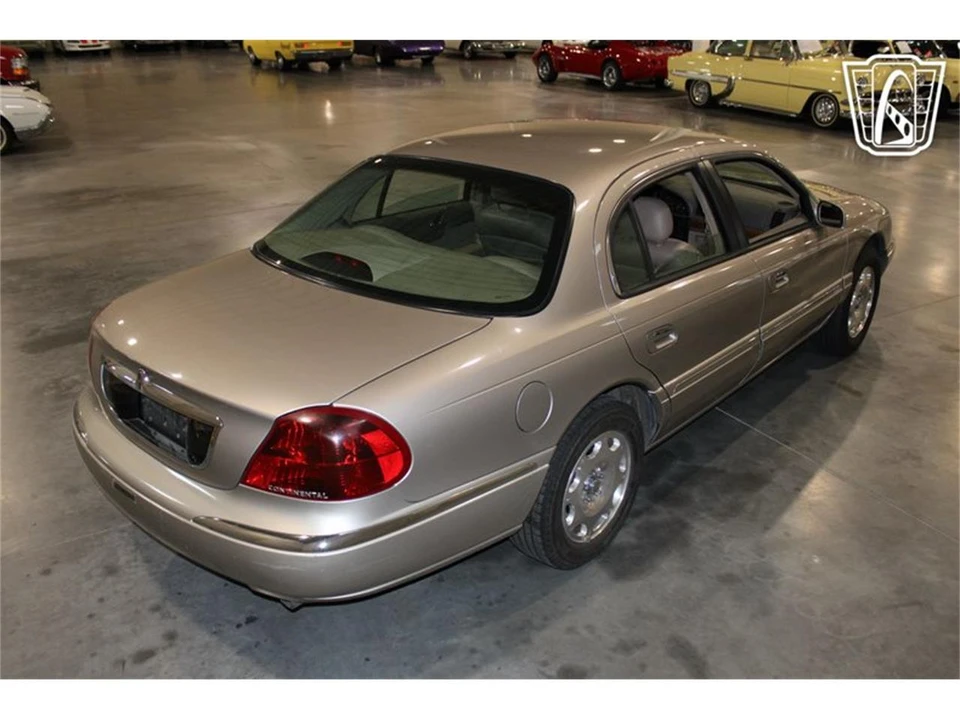 1999 Lincoln Continental 9th Gen - Image 13 of 31