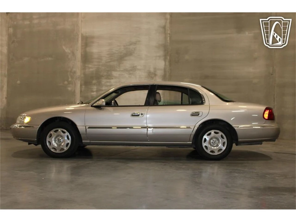 1999 Lincoln Continental 9th Gen - Image 18 of 31