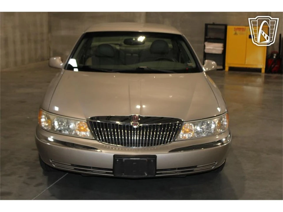 1999 Lincoln Continental 9th Gen - Image 8 of 31