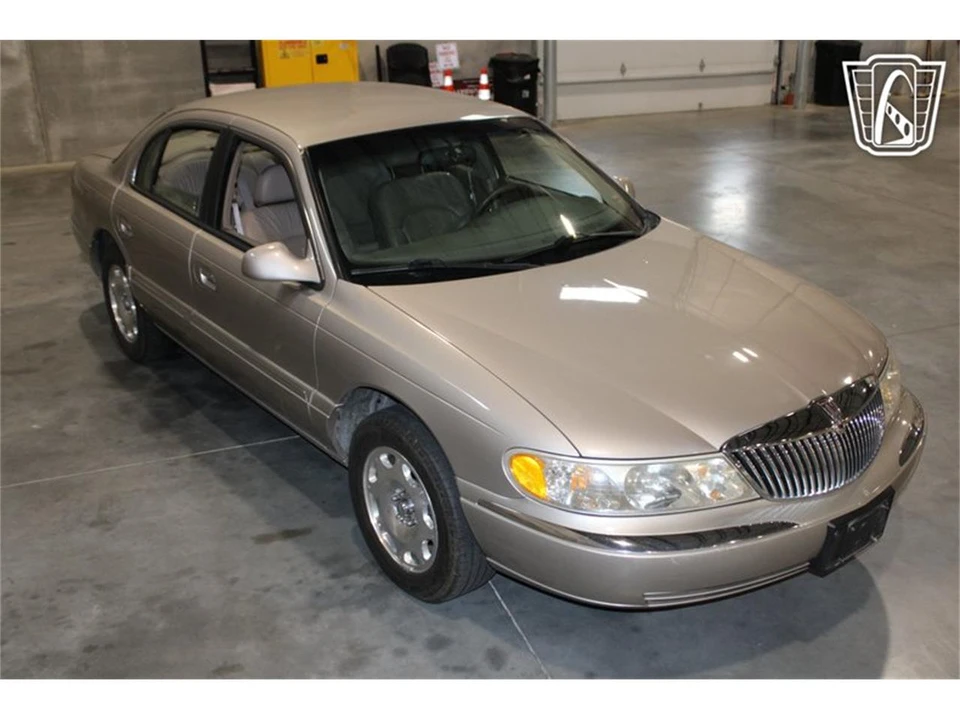 1999 Lincoln Continental 9th Gen - Image 15 of 31