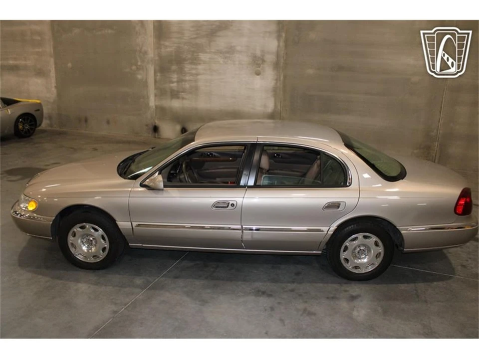 1999 Lincoln Continental 9th Gen - Image 10 of 31
