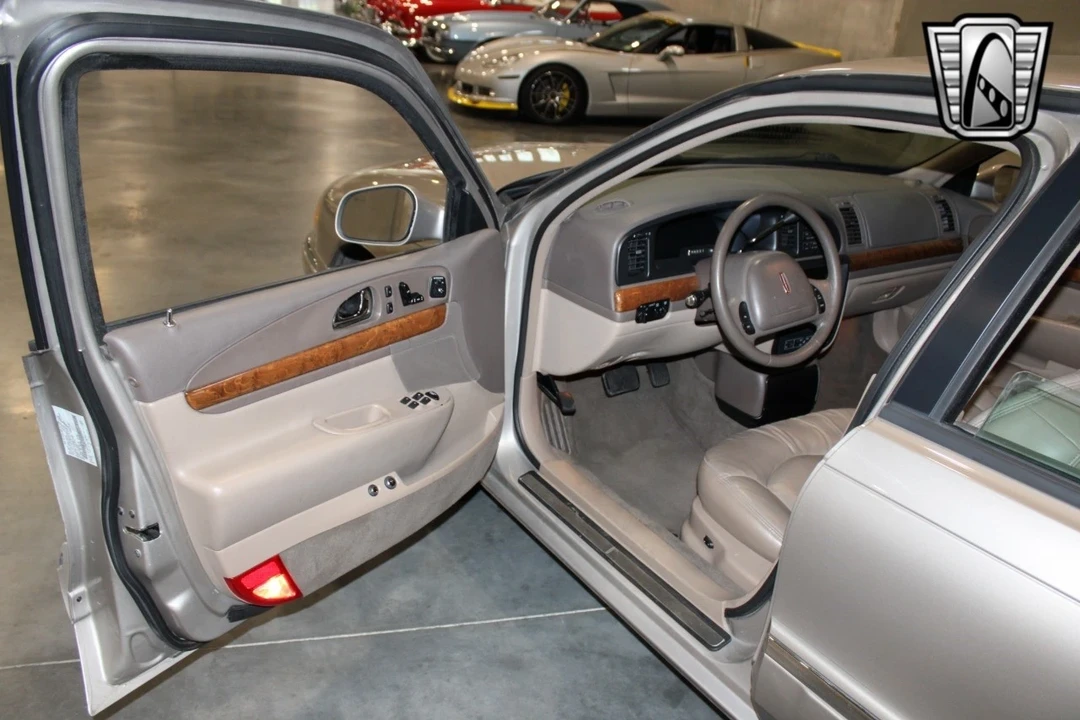 1999 Lincoln Continental 9th Gen - Image 15 of 21