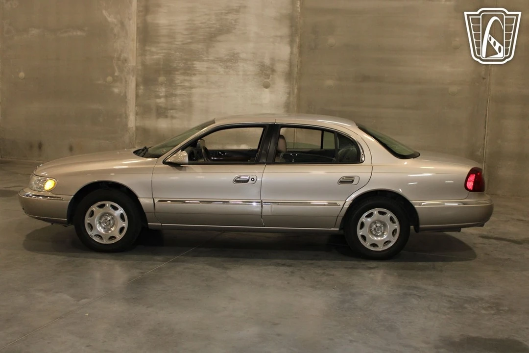 1999 Lincoln Continental 9th Gen - Image 3 of 12