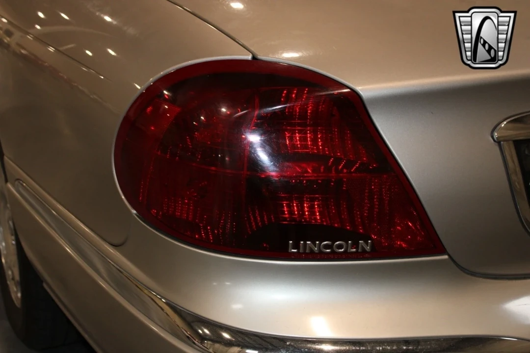 1999 Lincoln Continental 9th Gen - Image 14 of 21