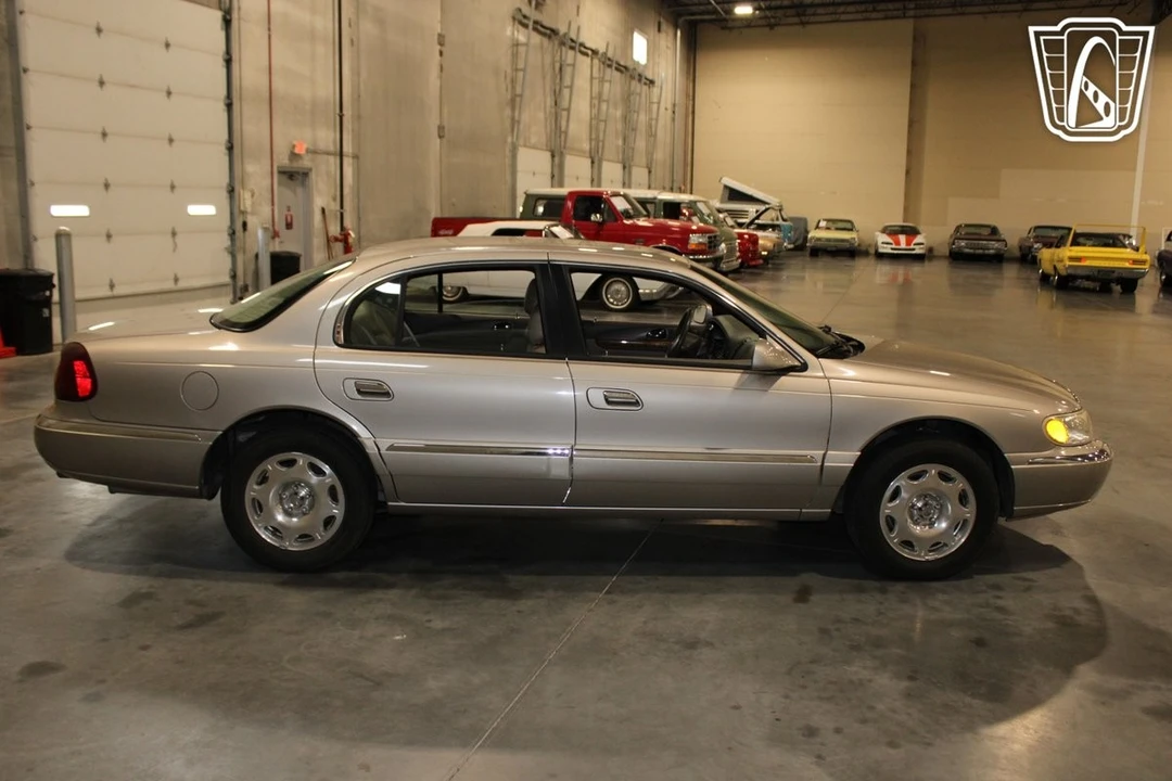 1999 Lincoln Continental 9th Gen - Image 7 of 12