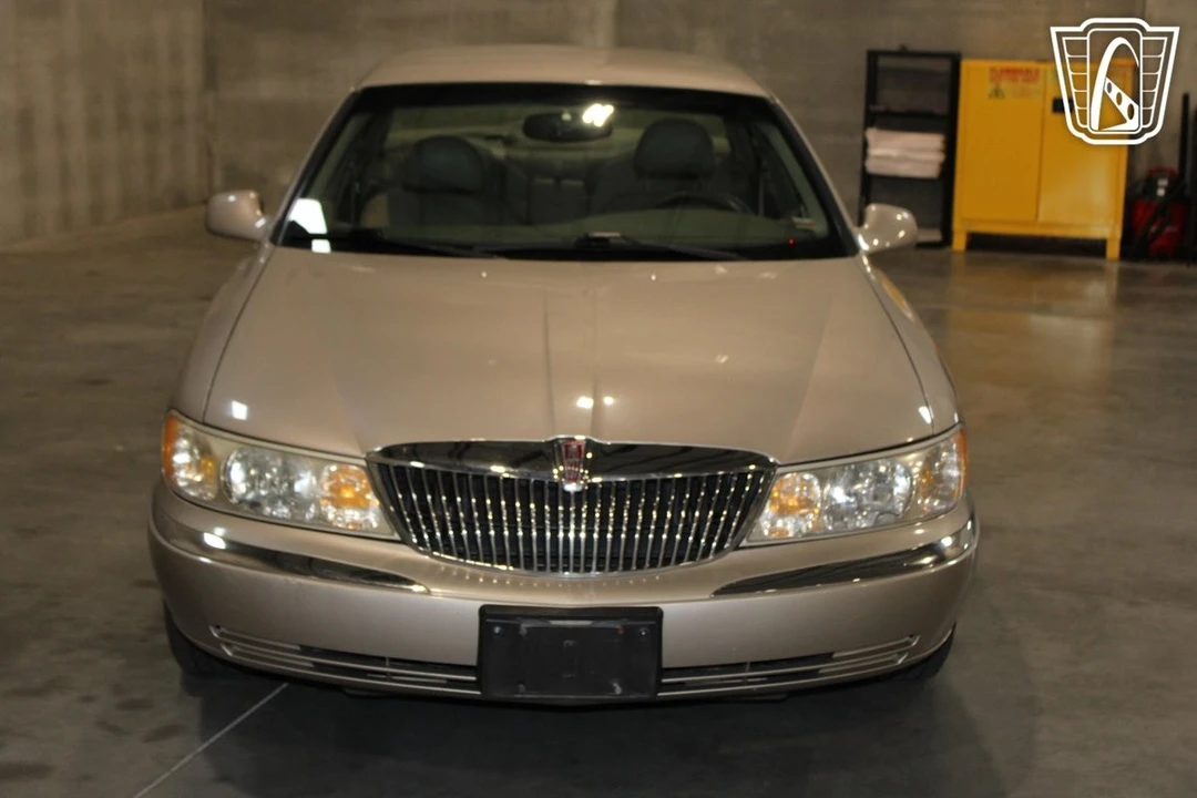 1999 Lincoln Continental 9th Gen - Image 9 of 12