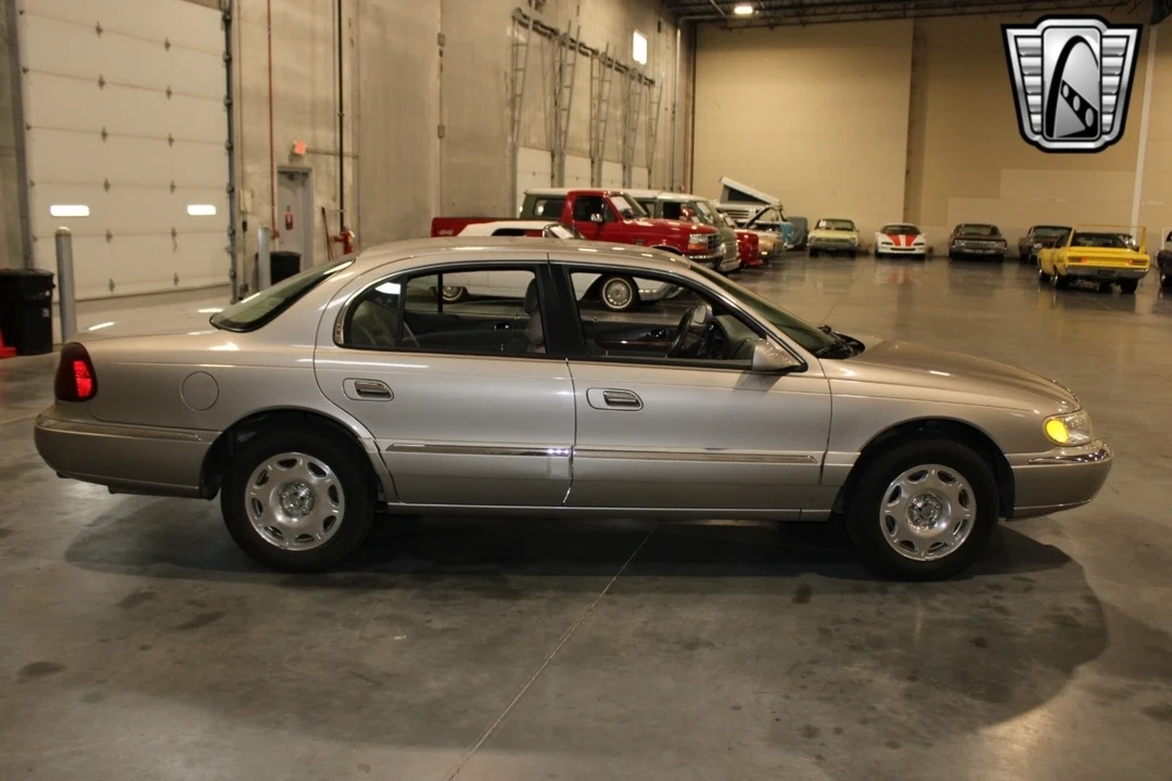 1999 Lincoln Continental 9th Gen - Image 8 of 12