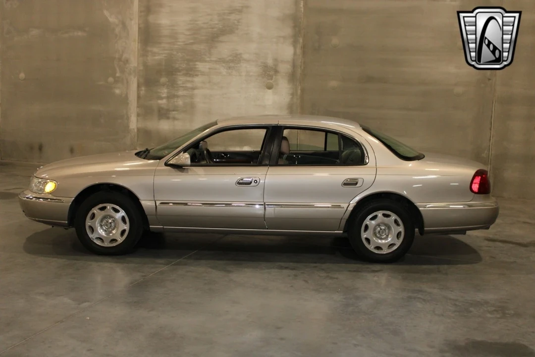 1999 Lincoln Continental 9th Gen - Image 3 of 12
