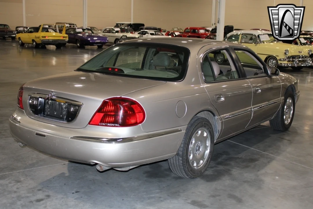 1999 Lincoln Continental 9th Gen - Image 7 of 12