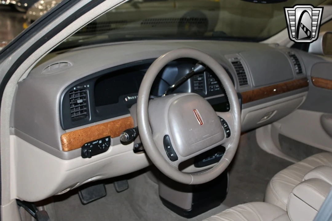 1999 Lincoln Continental 9th Gen - Image 17 of 21