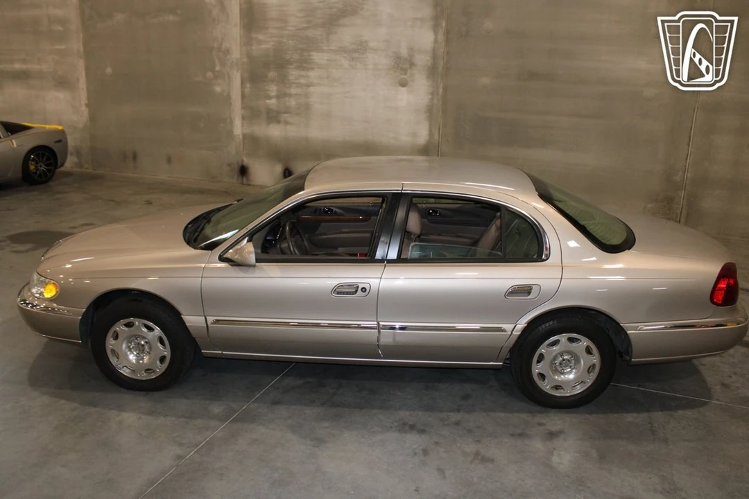 1999 Lincoln Continental 9th Gen - Image 11 of 12