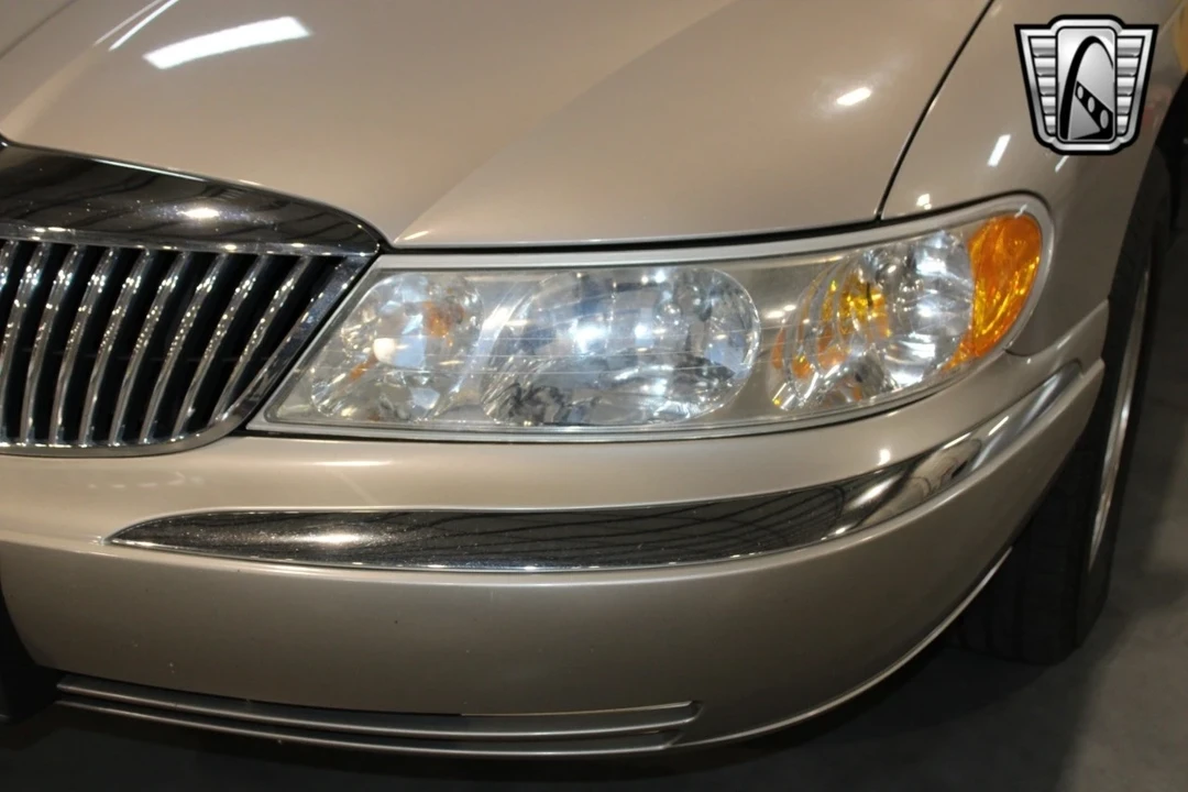 1999 Lincoln Continental 9th Gen - Image 11 of 12