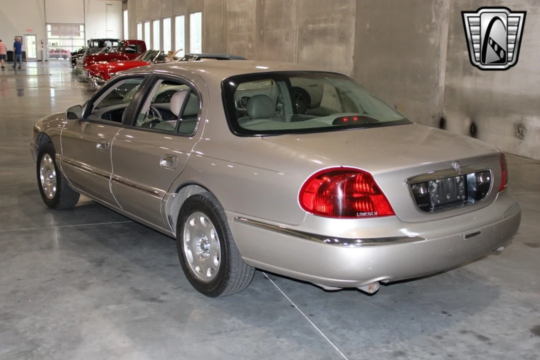1999 Lincoln Continental 9th Gen - Image 4 of 12