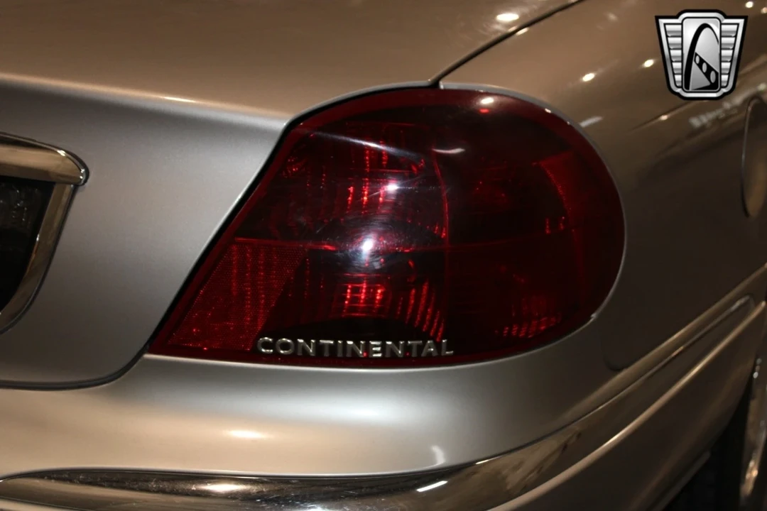 1999 Lincoln Continental 9th Gen - Image 13 of 21