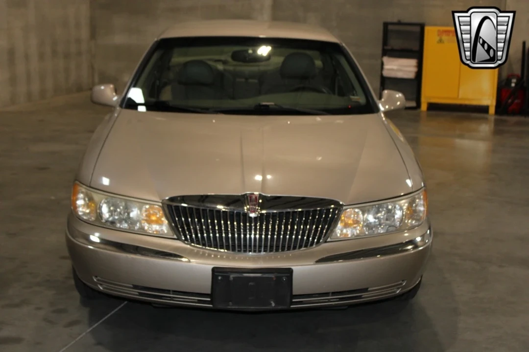 1999 Lincoln Continental 9th Gen - Image 10 of 12