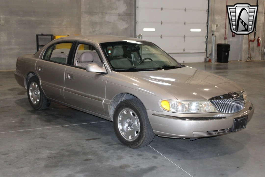 1999 Lincoln Continental 9th Gen - Image 9 of 12