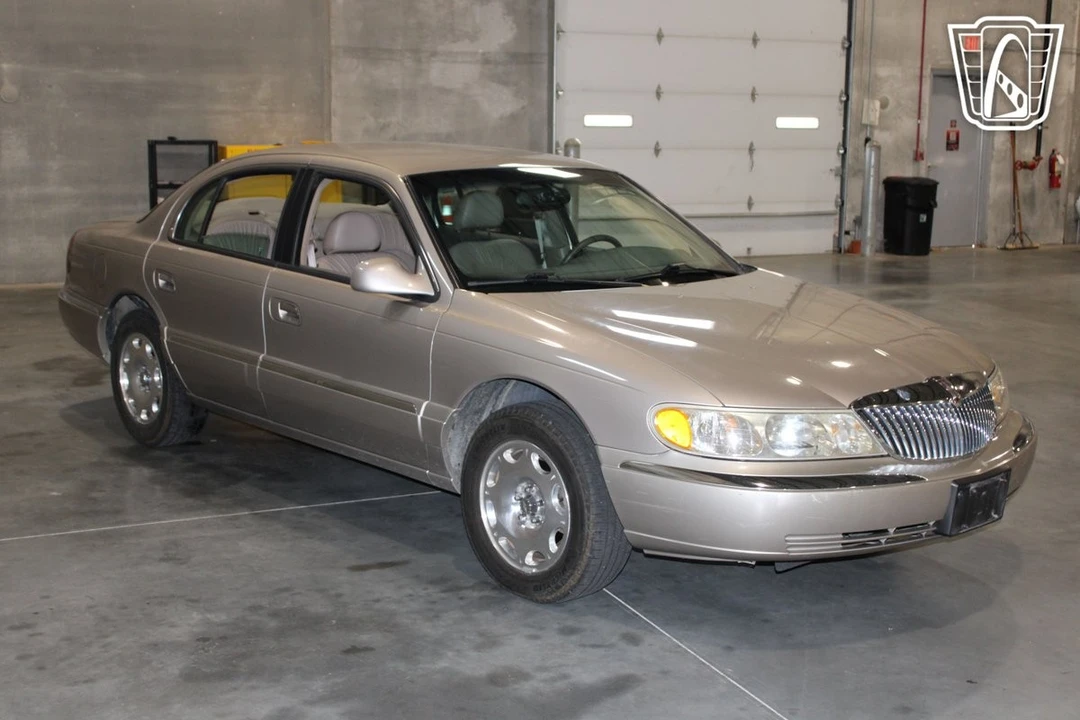 1999 Lincoln Continental 9th Gen - Image 8 of 12