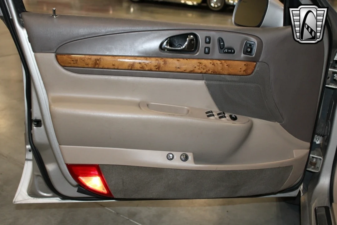1999 Lincoln Continental 9th Gen - Image 16 of 21