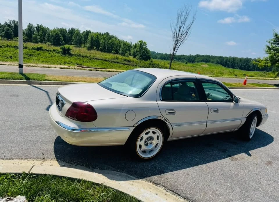 1999 Lincoln Continental 9th Gen - Image 5 of 9