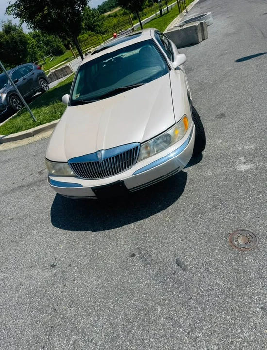 1999 Lincoln Continental 9th Gen - Image 3 of 9