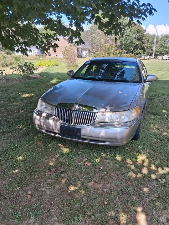 1999 Lincoln Continental 9th Gen - Image 2 of 2