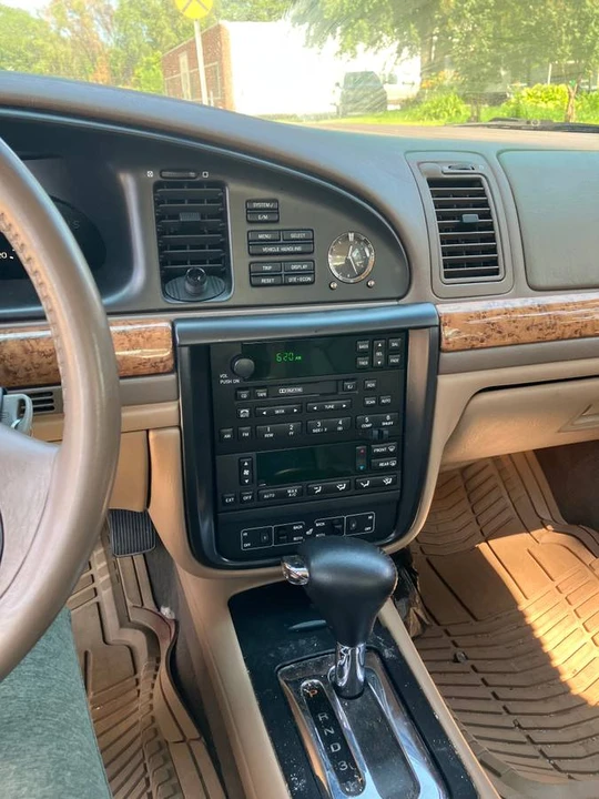 1999 Lincoln Continental 9th Gen - Image 10 of 19