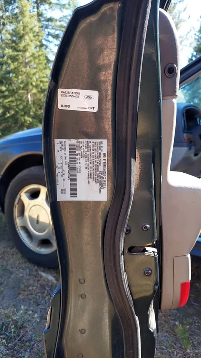 1999 Lincoln Continental 9th Gen - Image 11 of 12