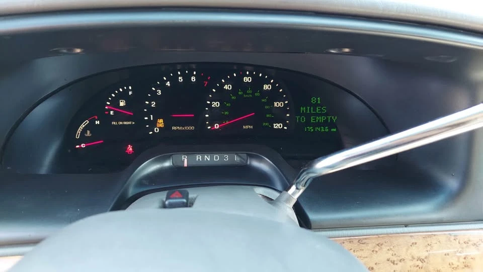 1999 Lincoln Continental 9th Gen - Image 10 of 12