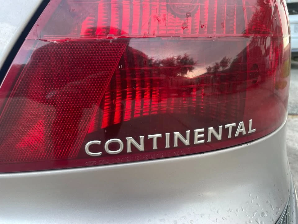 1999 Lincoln Continental 9th Gen - Image 11 of 11
