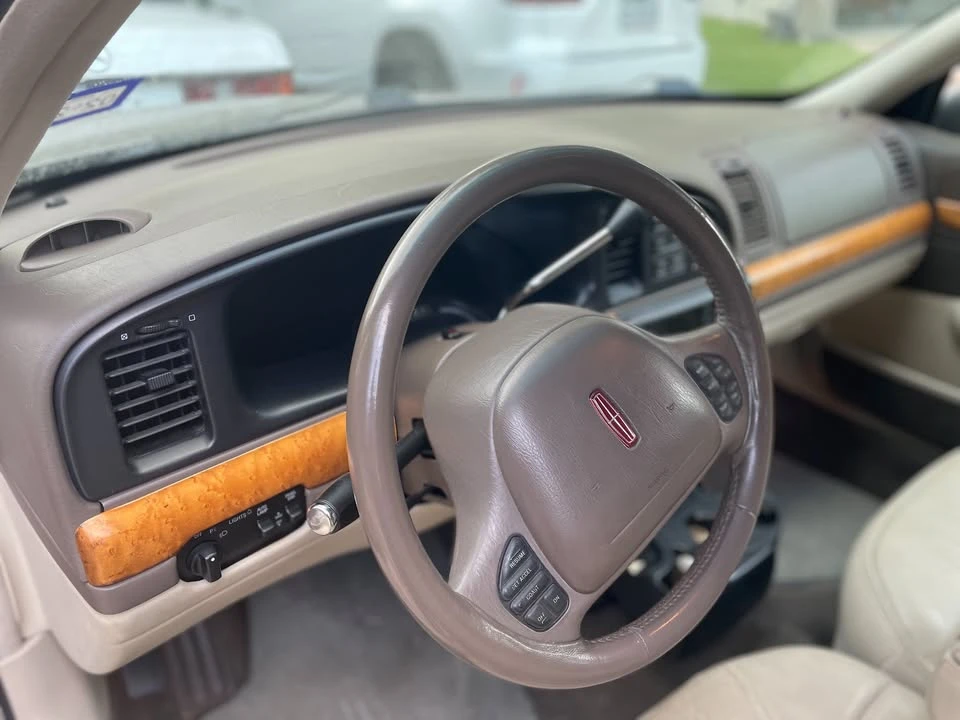 1999 Lincoln Continental 9th Gen - Image 9 of 11