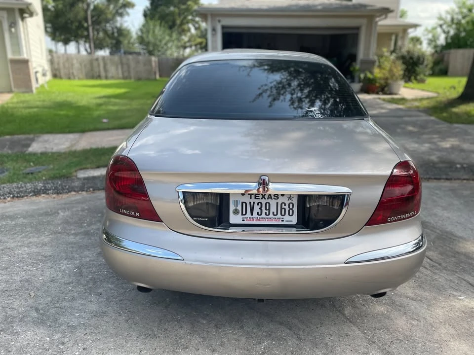1999 Lincoln Continental 9th Gen - Image 3 of 11