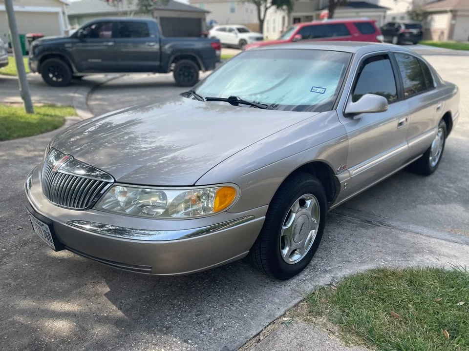 1999 Lincoln Continental 9th Gen - Image 2 of 11